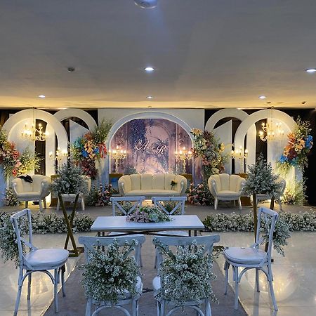 Utc Hotel Семаранг Экстерьер фото