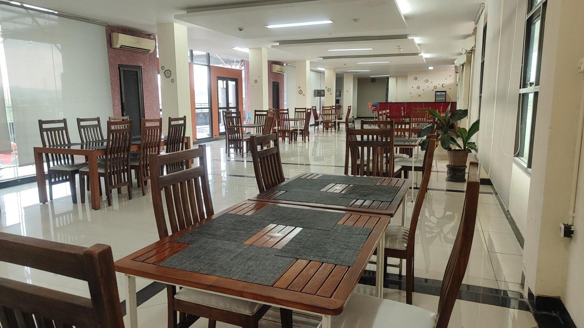Utc Hotel Семаранг Экстерьер фото