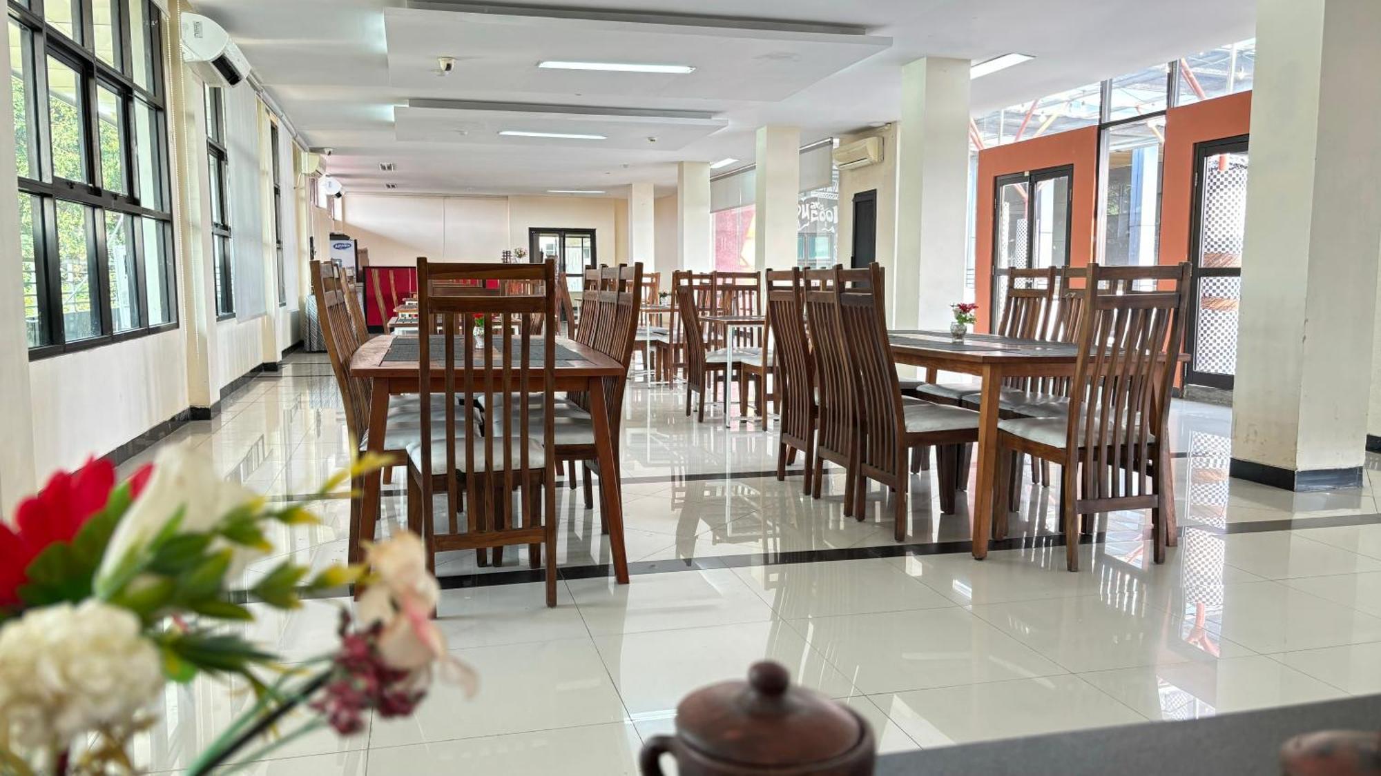 Utc Hotel Семаранг Экстерьер фото