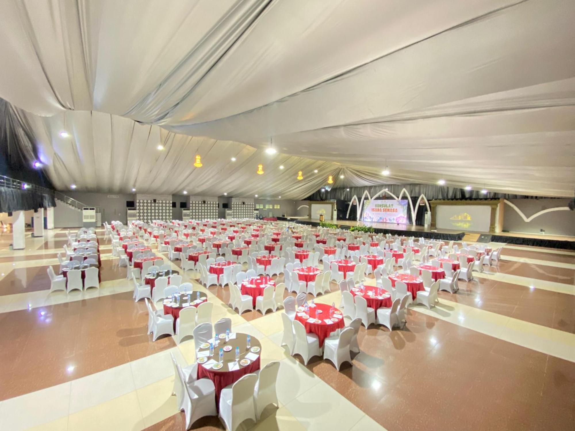 Utc Hotel Семаранг Экстерьер фото
