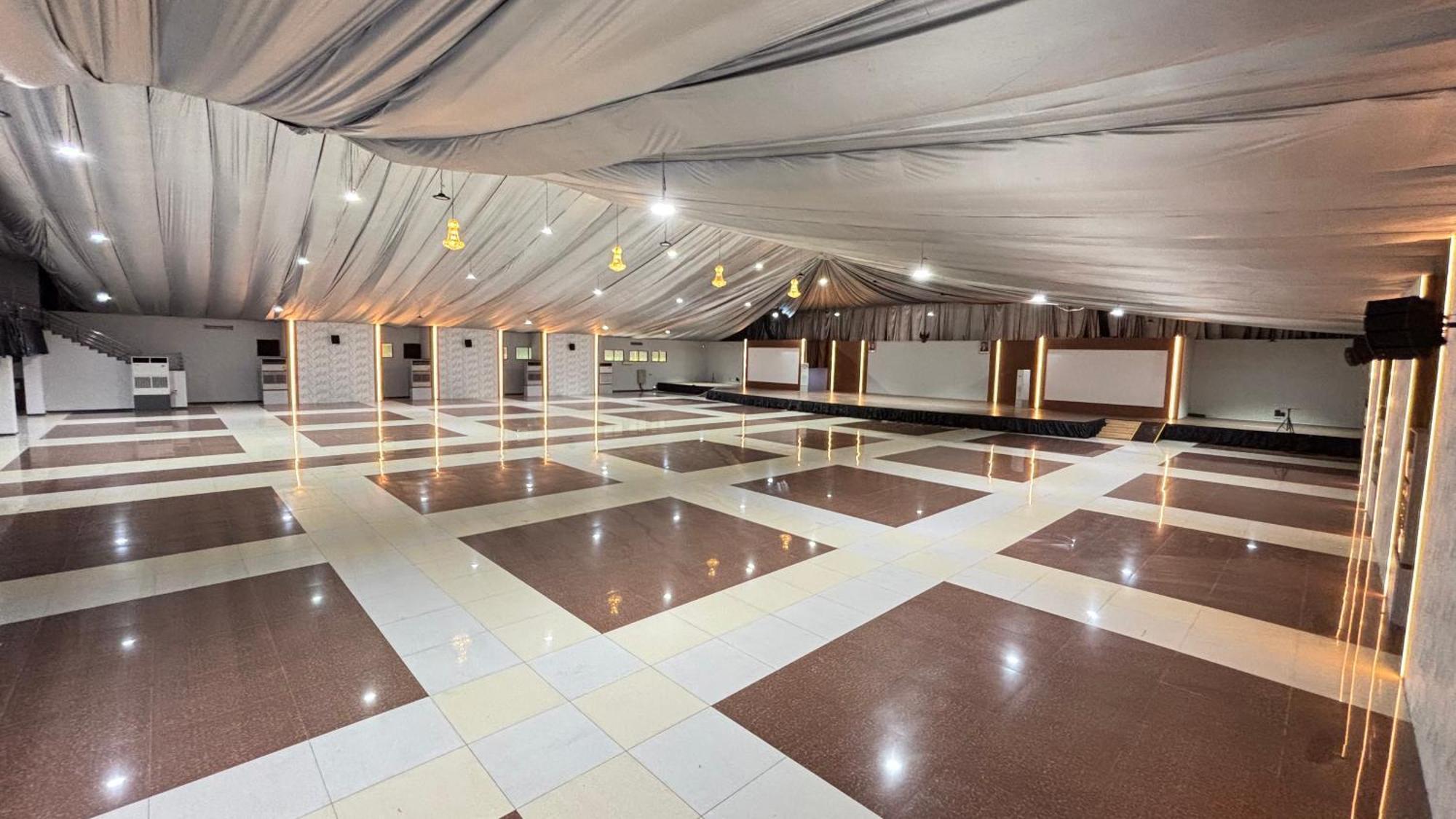 Utc Hotel Семаранг Экстерьер фото