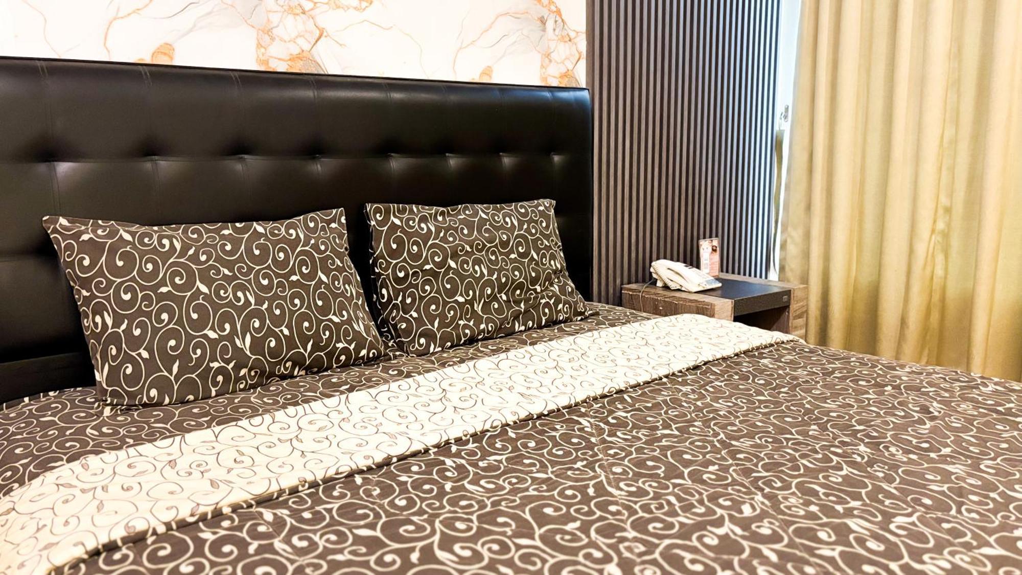 Utc Hotel Семаранг Экстерьер фото