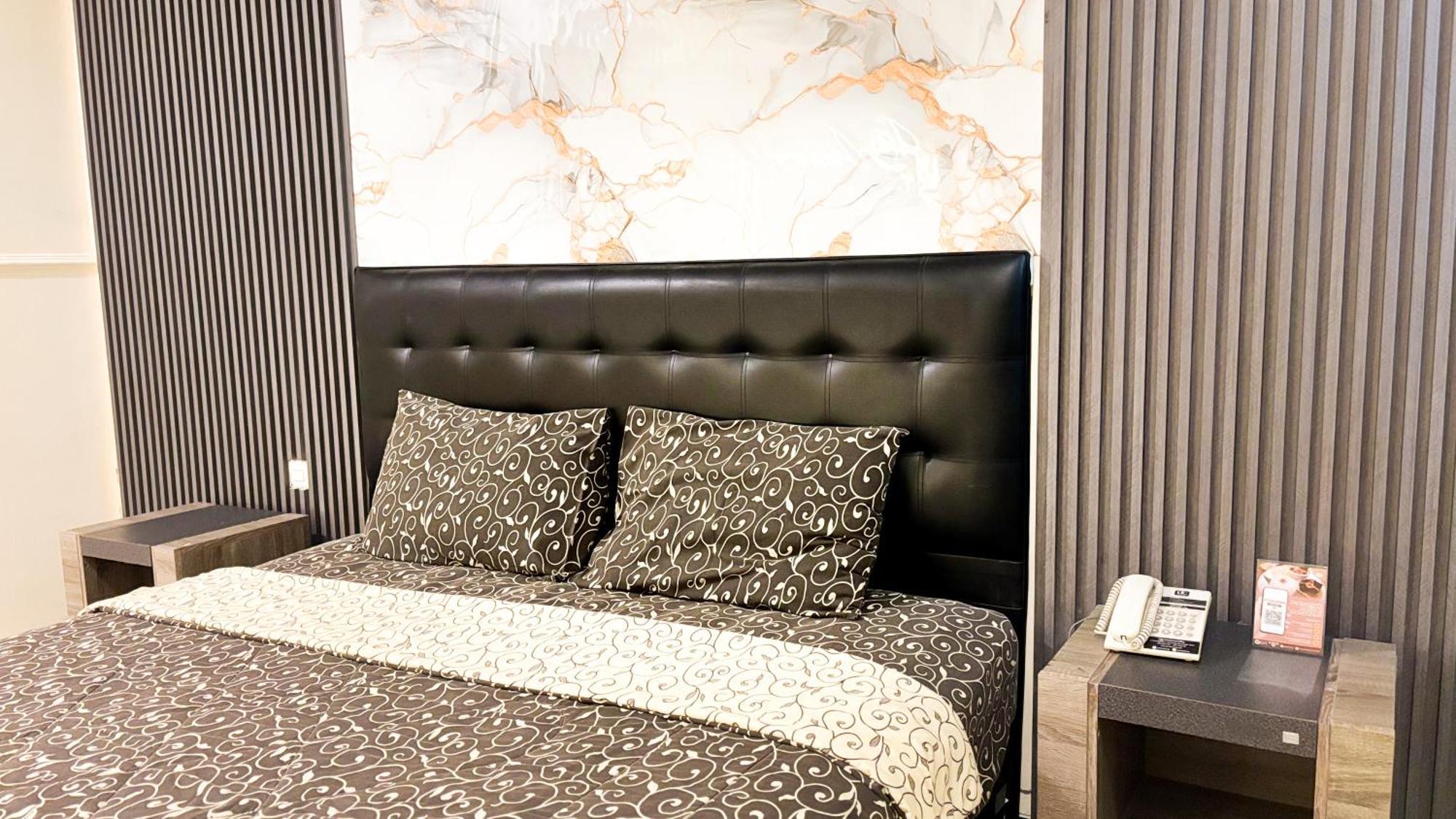 Utc Hotel Семаранг Экстерьер фото